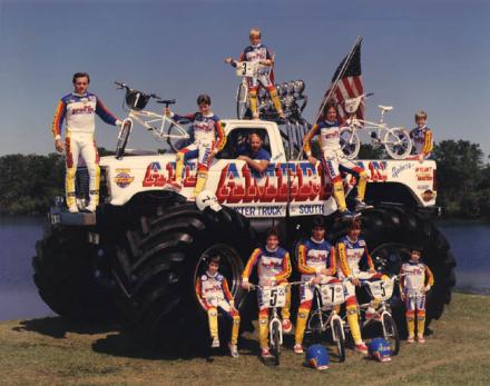 vintage_monsterteam_650 profile.jpg