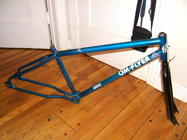 om flyer frame